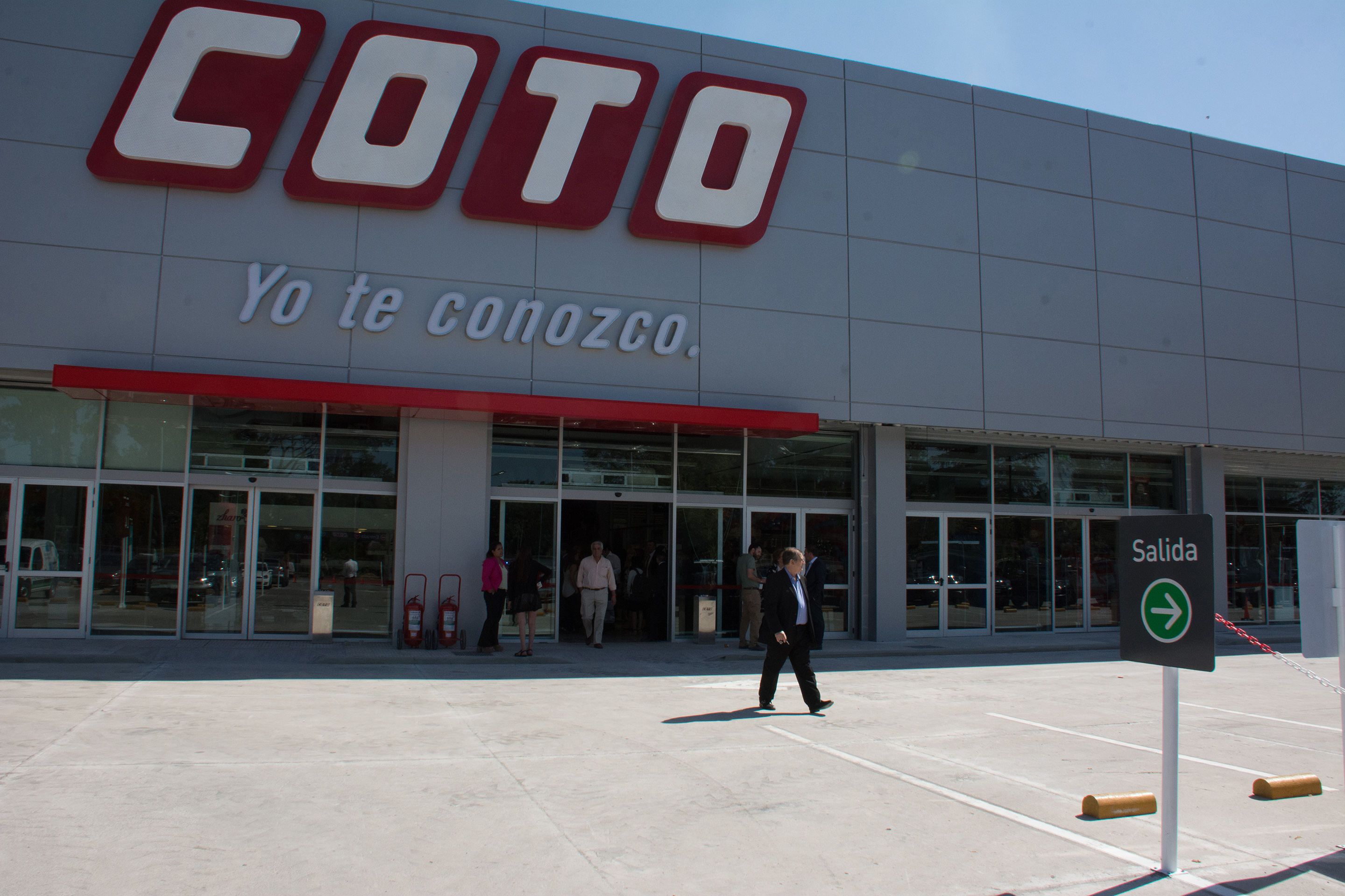Hipermercado COTO – Centro Comercial de Moreno